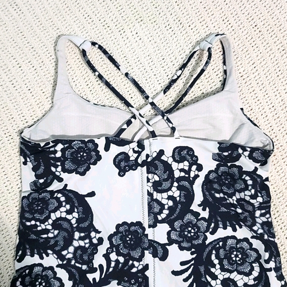 Lululemon top - Picture 3 of 3